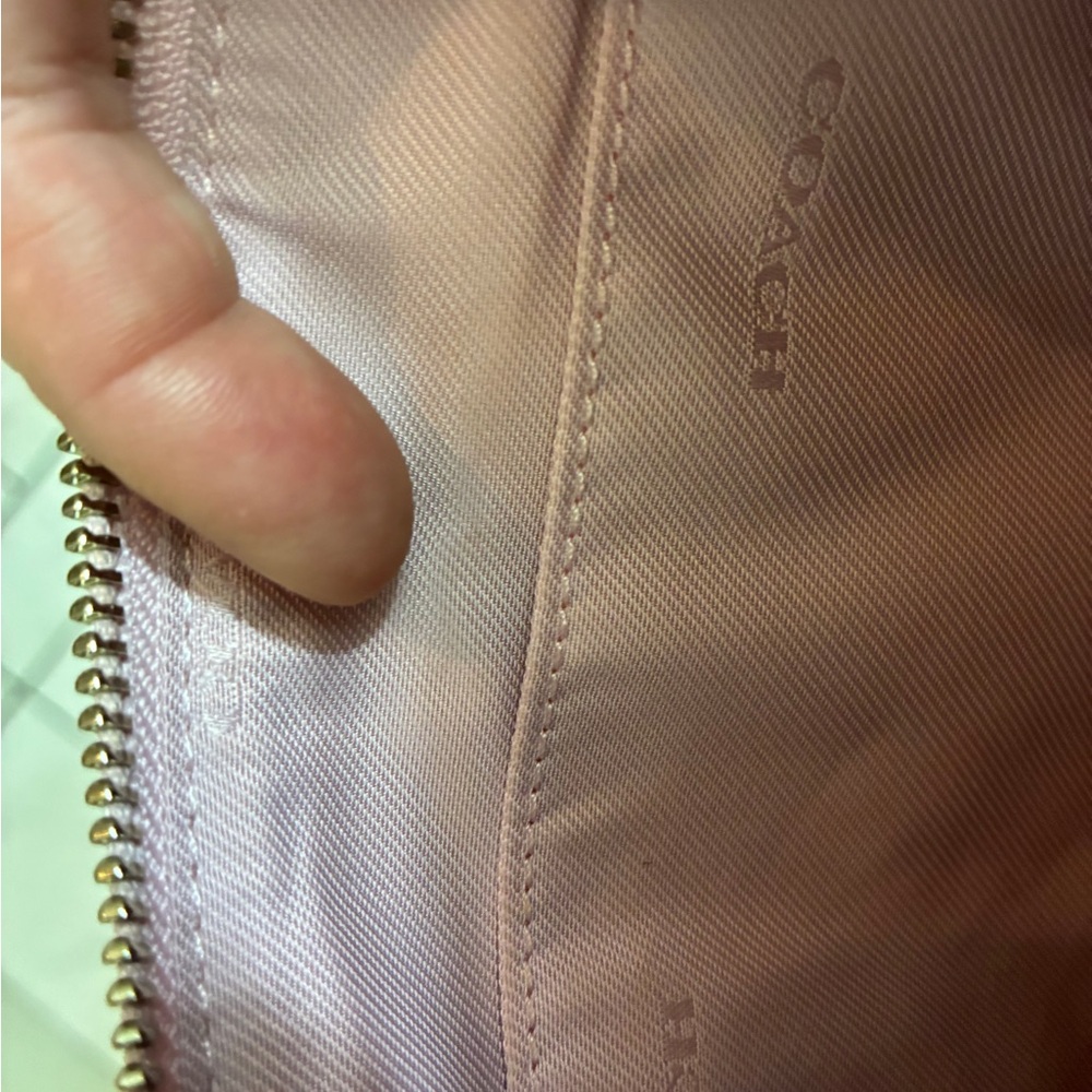 GIANT SALE! Coach Light Pink Leather Crossbody in excellent condition - Picture 11 of 14